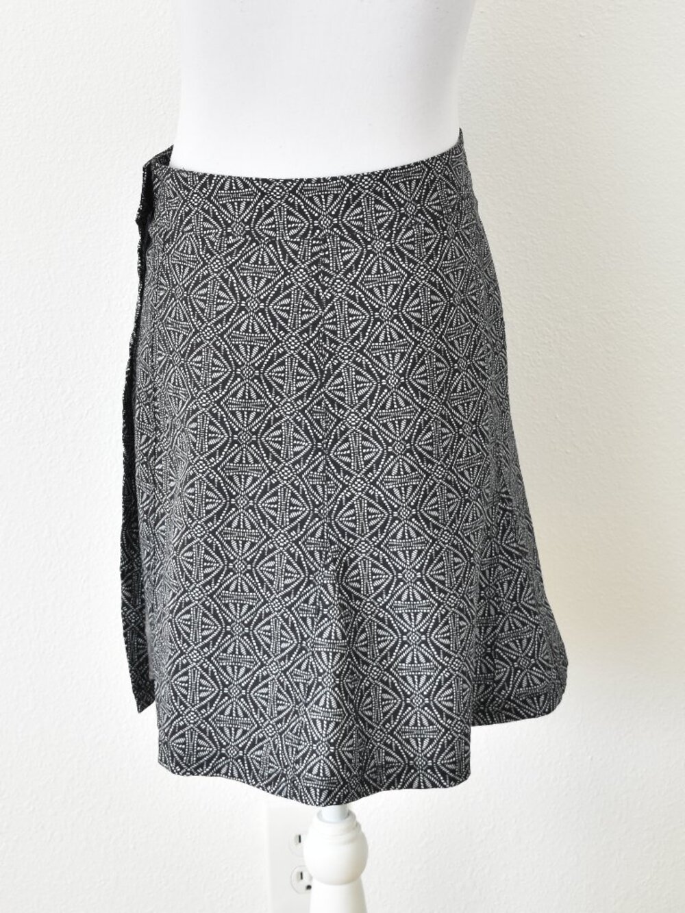 RipSkirt Hawaii Wrap Skirt Black Pearl Batik - XS - Picture 4 of 8